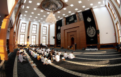 احتفاءً بتخرجهم في دورة سيد الماء.. المجمع العلمي يقيم حفلًا تكريميًّا لـ 60 طالبًا في كربلاء