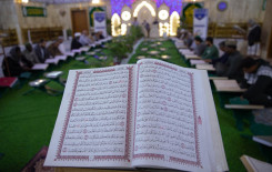 المجمع العلمي وقسم مقام الإمام المهدي (عجّل الله فرجه) يقيمان ختمة قرآنية رمضانية تعليمية للزائرين