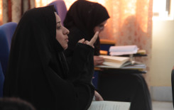 كتاب المنهج الحق على طاولة طلبة الدراسات العليا في كلية العلوم الإسلامية بجامعة كربلاء المقدسة