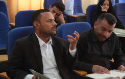 كتاب المنهج الحق على طاولة طلبة الدراسات العليا في كلية العلوم الإسلامية بجامعة كربلاء المقدسة