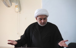 كتاب المنهج الحق على طاولة طلبة الدراسات العليا في كلية العلوم الإسلامية بجامعة كربلاء المقدسة